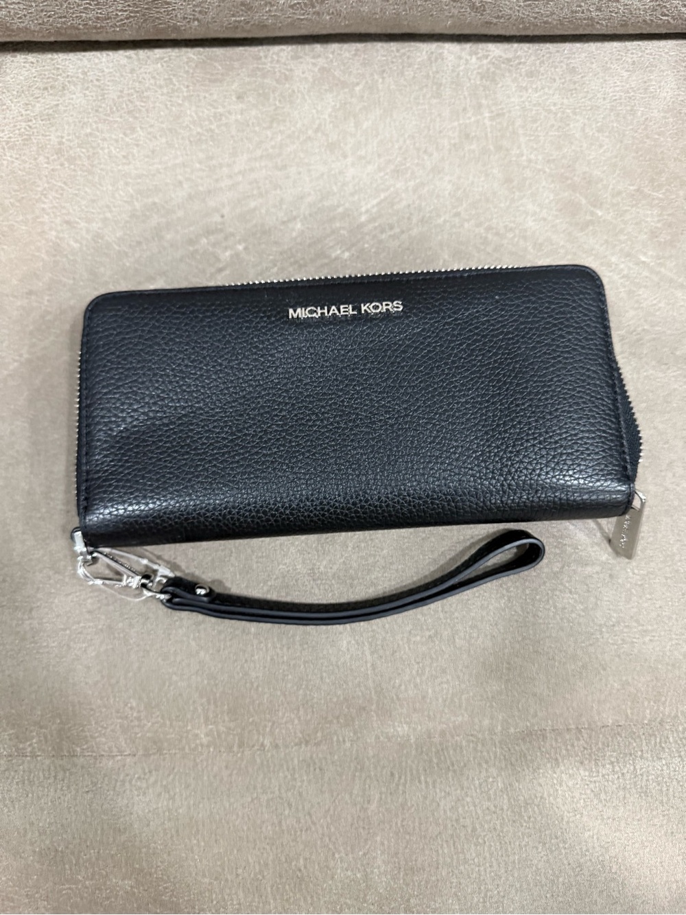 Michael Kors Black Leather Zip Around Wristlet Card Holder